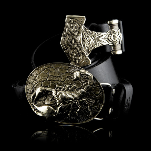 Шкіряні ремені з пряжками з нейзильберу під джинси